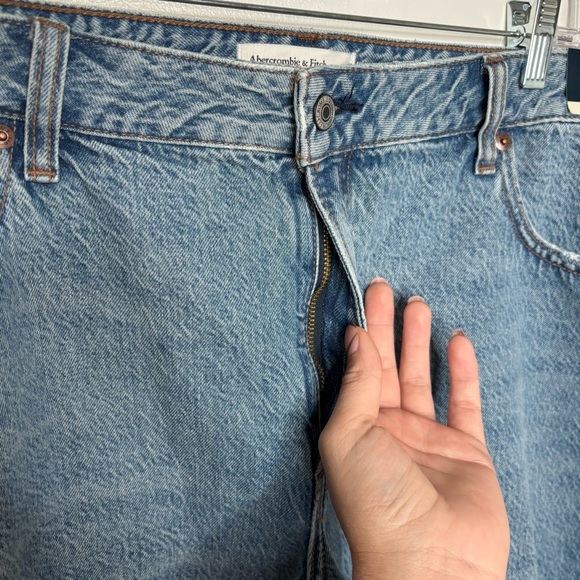 Abercrombie & Fitch The Loose Short Curve Love High Rise Women’s 34 Blue Jean - Picture 6 of 10